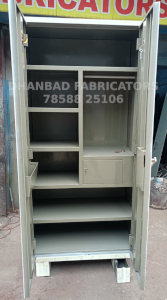 18 GAUGE ALMIRAH INSIDE